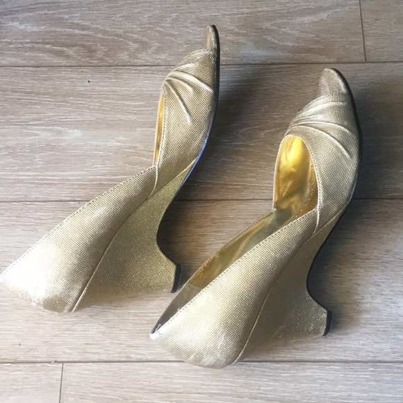 Cute gold Rampage wedges - Picture 3 of 3
